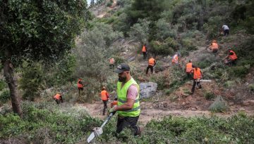 Reuters: Η κρίση χρέους ρίχνει ακόμη σκιές στη μάχη της Ελλάδας με τις φωτιές – Σχεδόν 10 εκατ. στρέμματα έγιναν στάχτη από το 2000