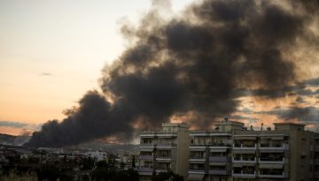 Ωραιόκαστρο: Ακόμη καίγεται το εργοστάσιο ανακύκλωσης – Τι κρύβει το τοξικό νέφος που ταξίδεψε από Θεσσαλονίκη έως Πελοπόννησο