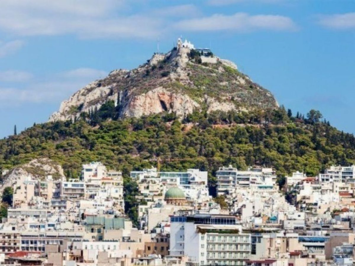 Σε «κόκκινο συναγερμό» η Αθήνα για φωτιές- Κλείνει ο Λυκαβηττός