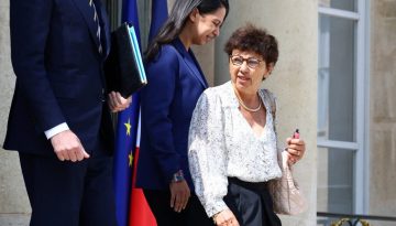 Γαλλία: Ο Μακρόν έπεισε την υπουργό Οικολογικής Μετάβασης να παραμείνει στην κυβέρνηση