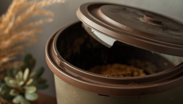 Tο σύστημα κομποστοποίησης Bokashi είναι για όσους προτιμάτε να έχετε τον κάδο αποκλειστικά μέσα στην κουζίνα.