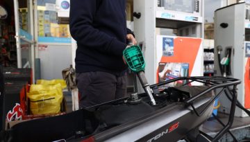 Καύσιμα: Από εβδομάδα η επιδότηση από τα διυλιστήρια, κόφτης στις τιμές αντλίας