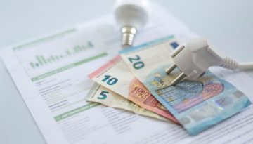 «Καίει» το ρεύμα: Ακριβό αέριο, καύσωνες και χαμηλά αποθέματα ανεβάζουν τις τιμές