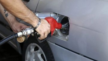 ΗΠΑ: Η τιμή της βενζίνης ξεπέρασε εκ νέου το όριο των 4 δολαρίων το γαλόνι