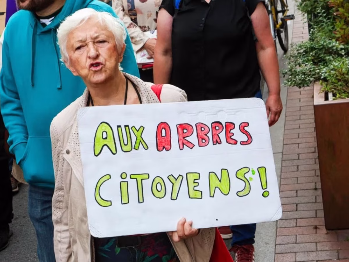 Κινητοποιήσεις σε όλη τη Γαλλία με αίτημα τη λήψη μέτρων για την αντιμετώπιση της κλιματικής αλλαγής | in.gr