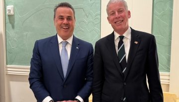 Παπασταύρου – Ράιτ: Στο τραπέζι νέες επενδύσεις και η επόμενη συνάντηση 3+1